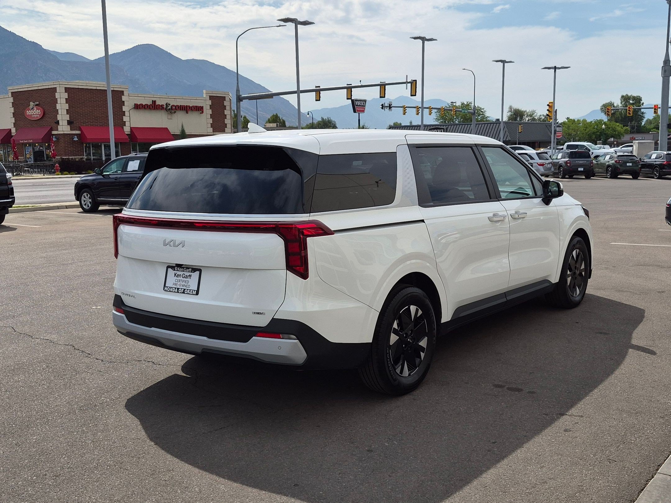 Used 2026 Kia Carnival LXS FWD image 3