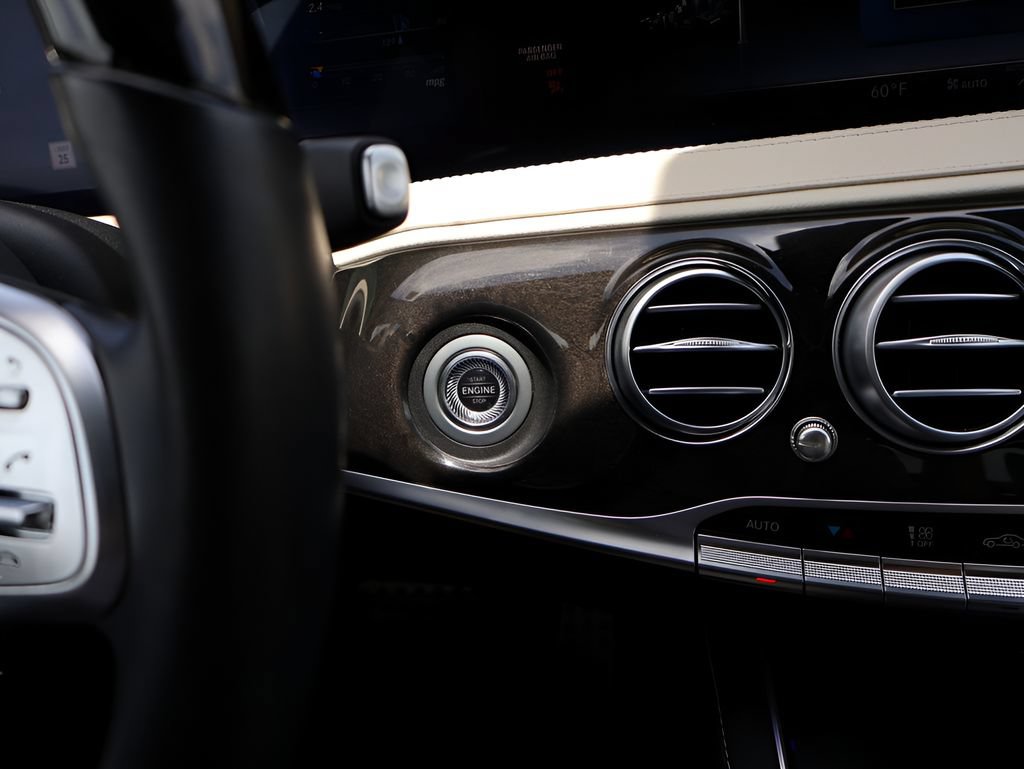 Used 2020 Mercedes-Benz S 560 4MATIC Sedan image 30