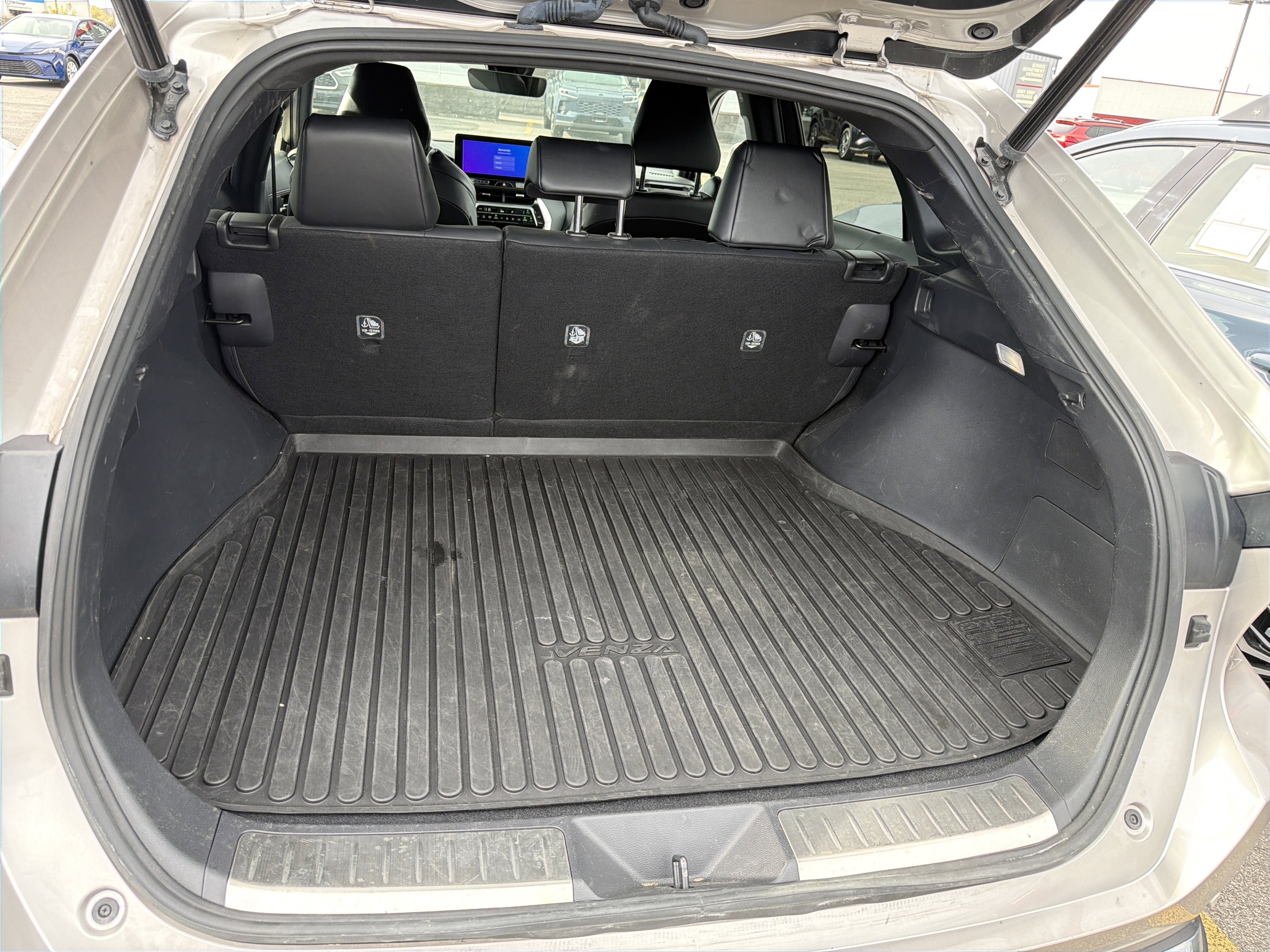 Used 2023 Toyota Venza XLE AWD/4WD image 23