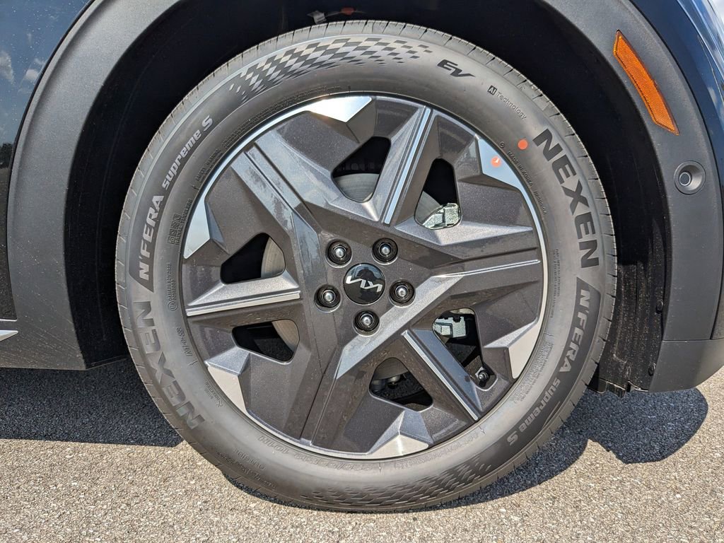 New 2025 Kia EV6 Light w/ Light LR Technology Package RWD image 13