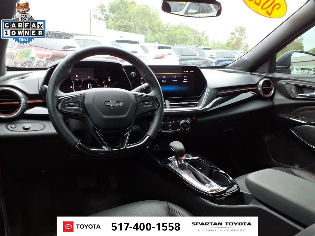 Used 2025 Chevrolet Trax RS w/ Sunroof Package FWD image 13