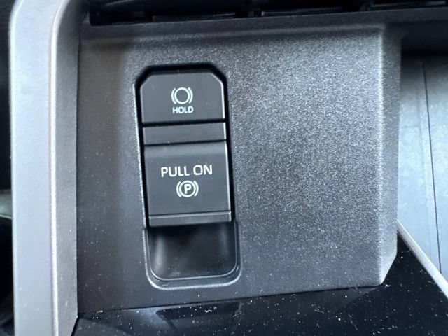 Used 2022 Toyota Tundra SR5 w/ SR5 Convenience Package AWD/4WD image 33
