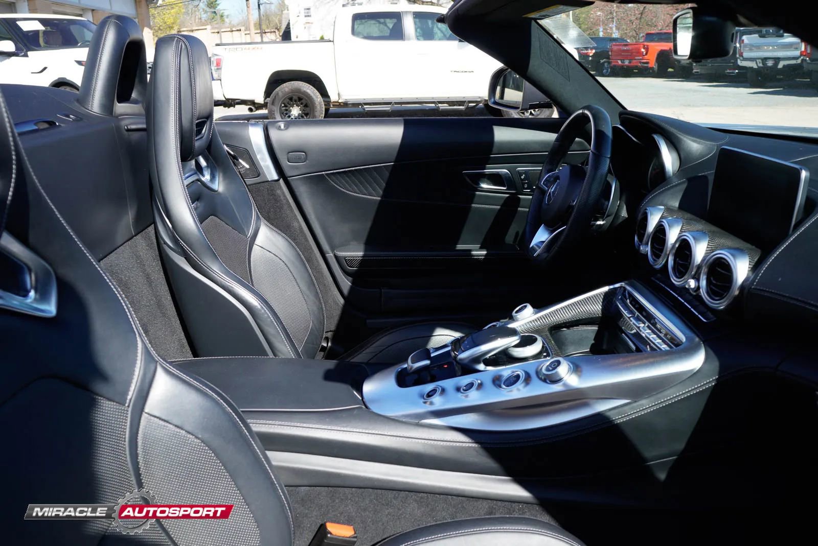 Used 2018 Mercedes-Benz AMG GT Roadster w/ Exclusive Interior Package image 28