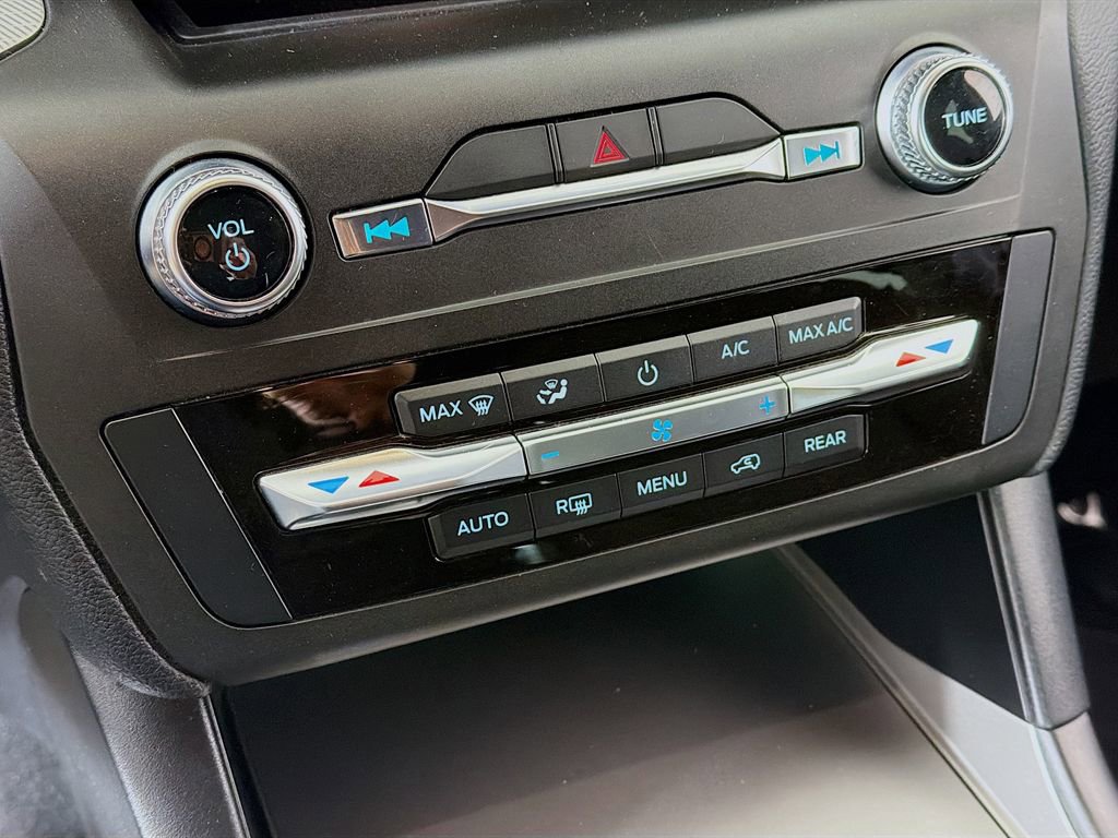 Used 2020 Ford Explorer XLT image 33