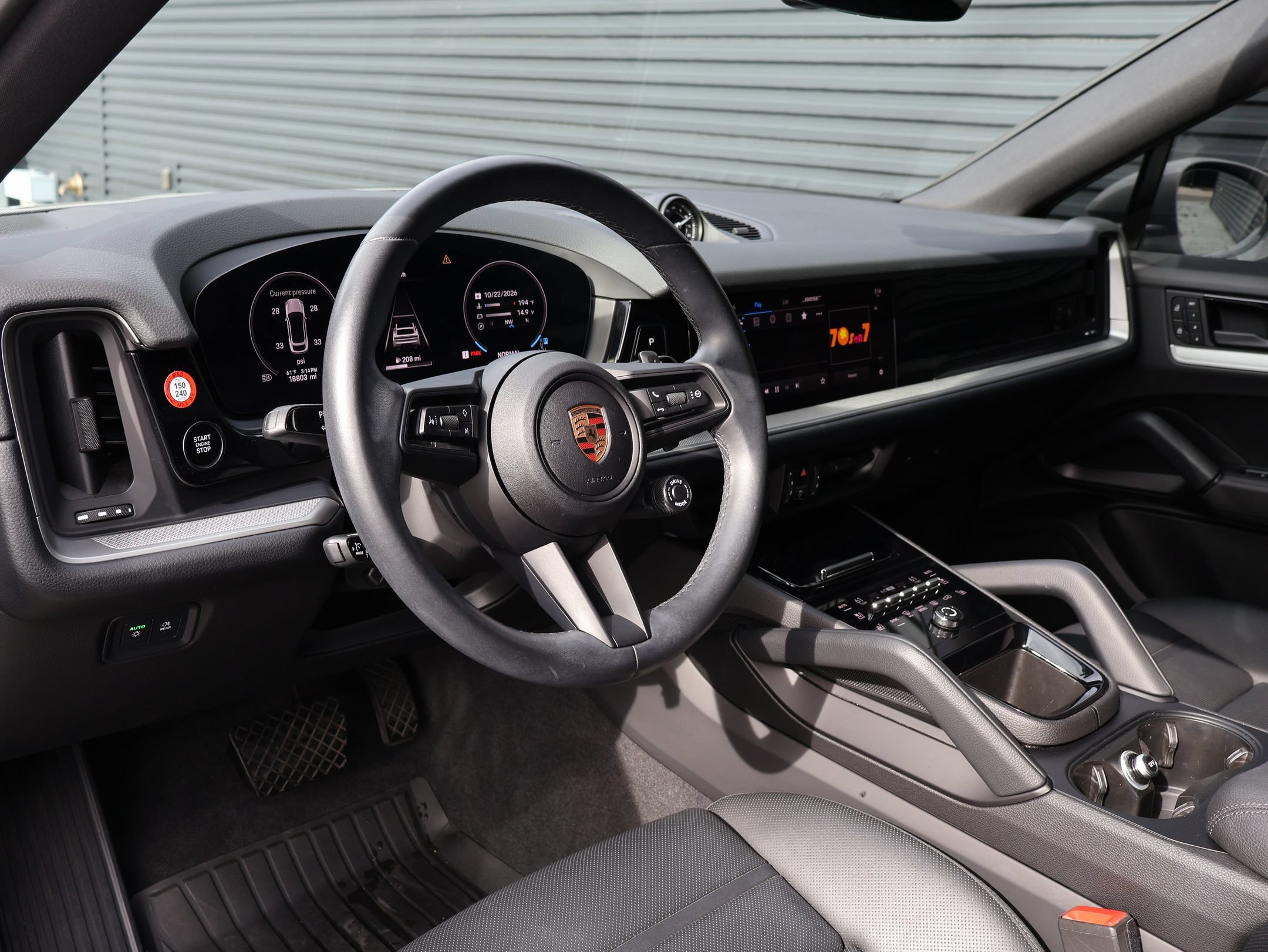 Certified 2025 Porsche Cayenne Coupe AWD/4WD image 4