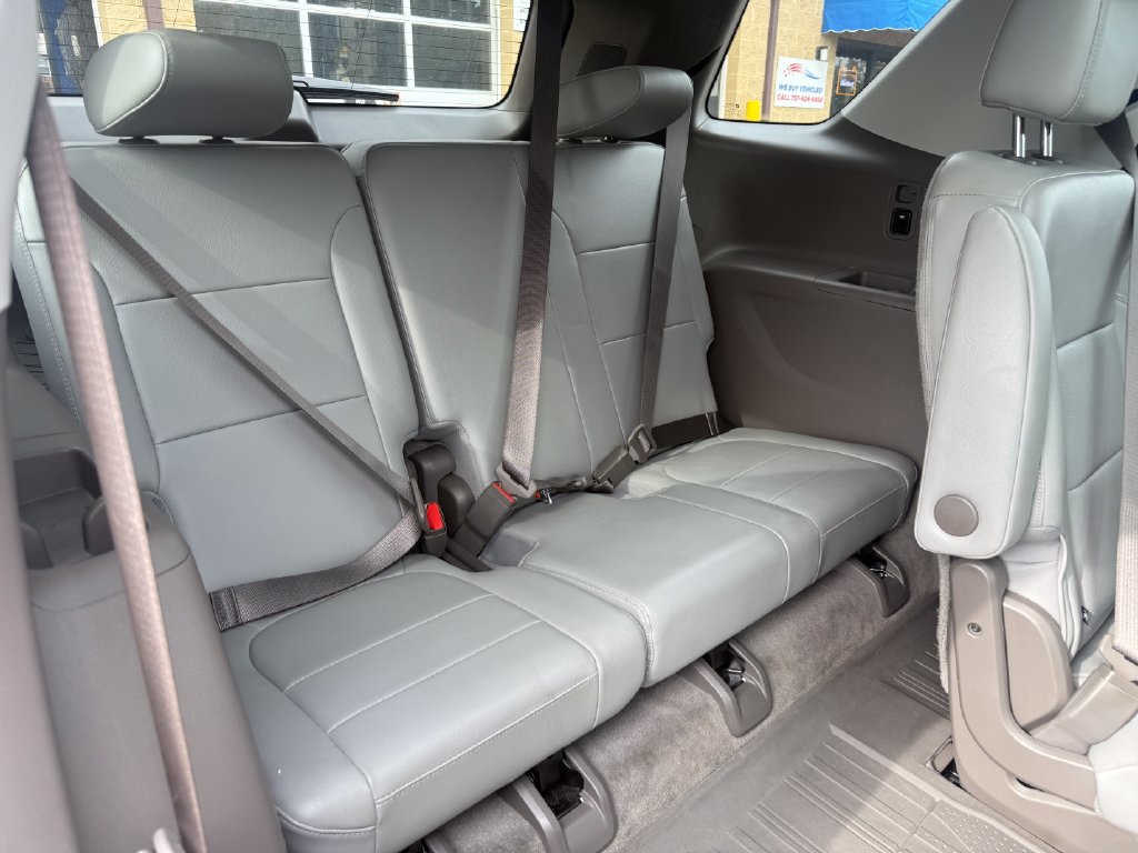 Used 2019 Chevrolet Traverse Premier w/ Driver Confidence II Package FWD image 13