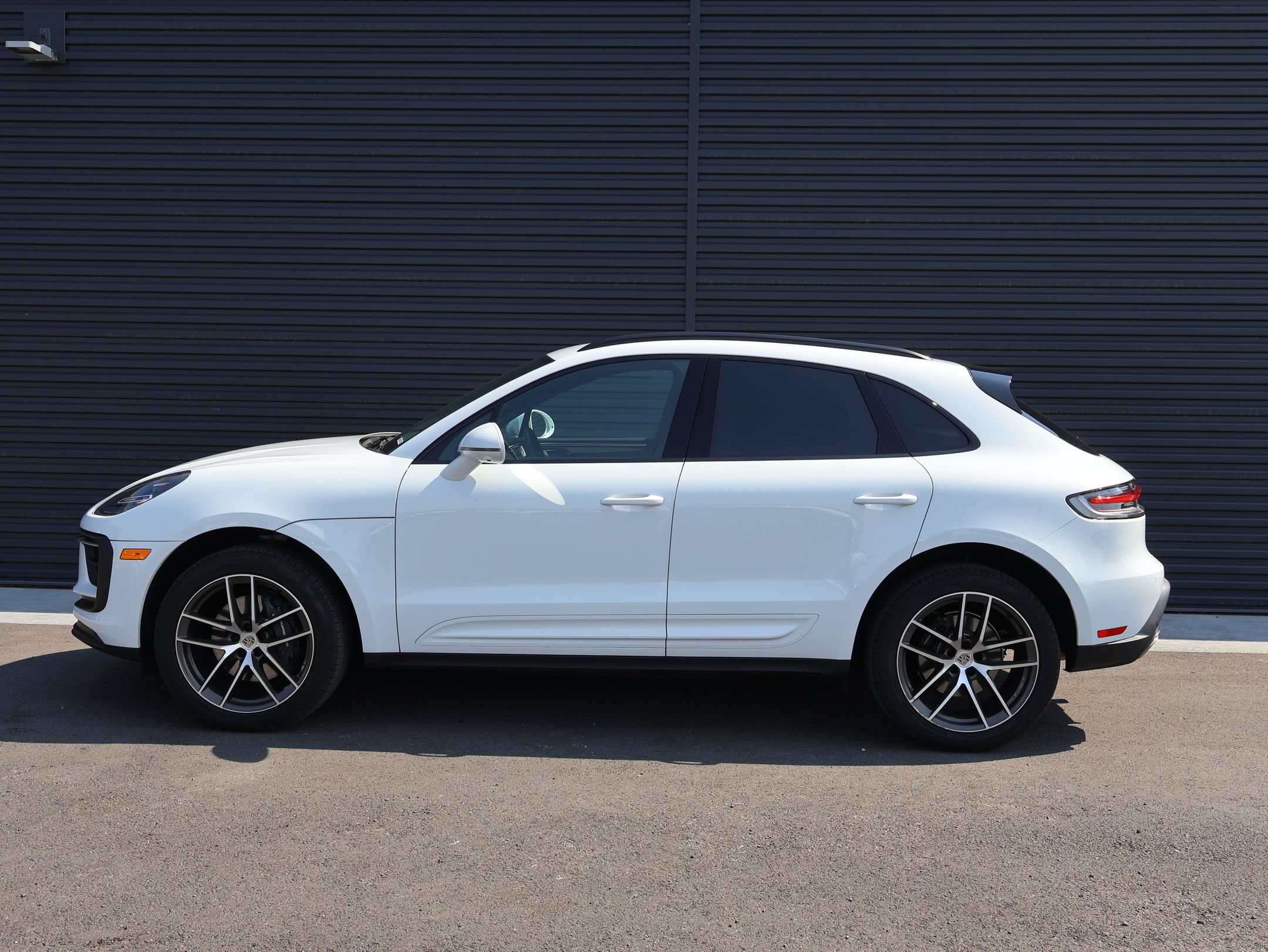 Certified 2026 Porsche Macan AWD/4WD image 2