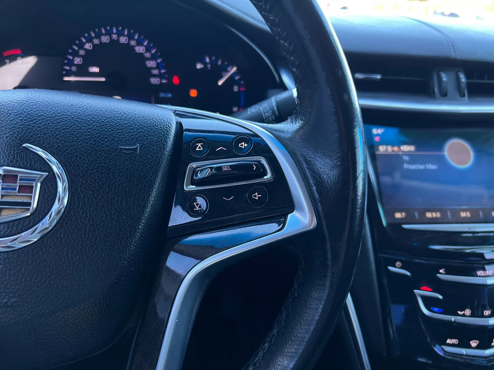 Used 2015 Cadillac XTS w/ Rear Seat Comfort Package FWD image 21