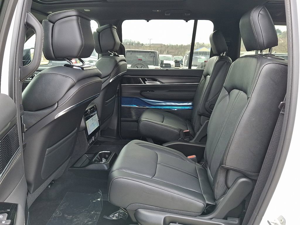 New 2026 Jeep Grand Wagoneer Summit w/ Premium Group III image 5