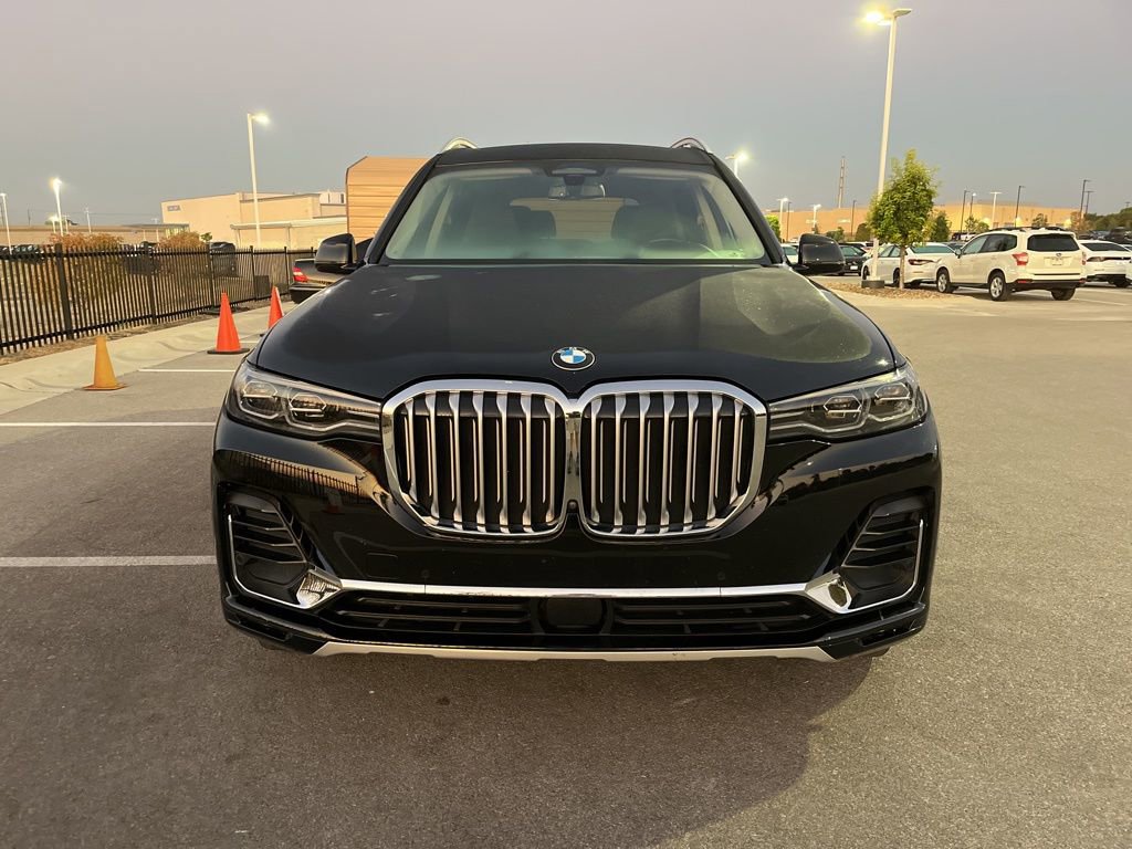 Used 2022 BMW X7 xDrive40i w/ Executive Package image 2