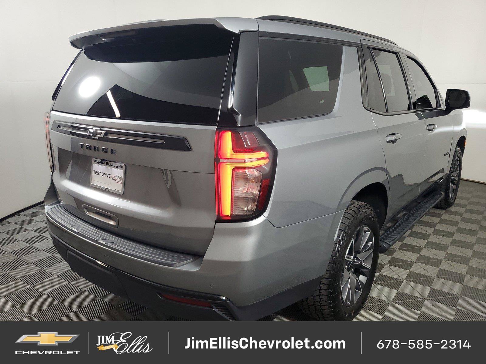 Used 2023 Chevrolet Tahoe Z71 w/ Luxury Package AWD/4WD image 7