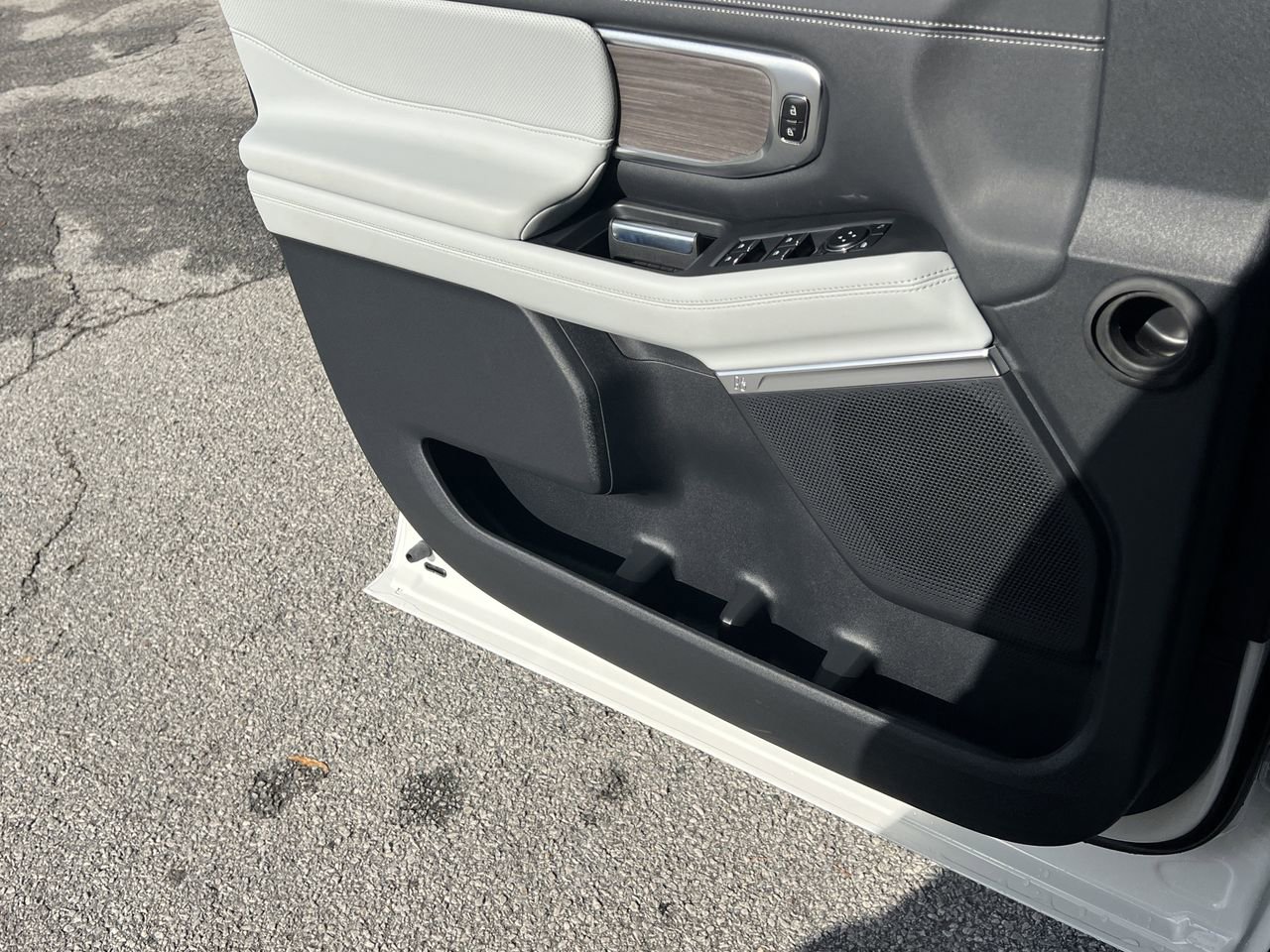 New 2025 Ford Expedition Platinum w/ Platinum Ultimate Package image 16
