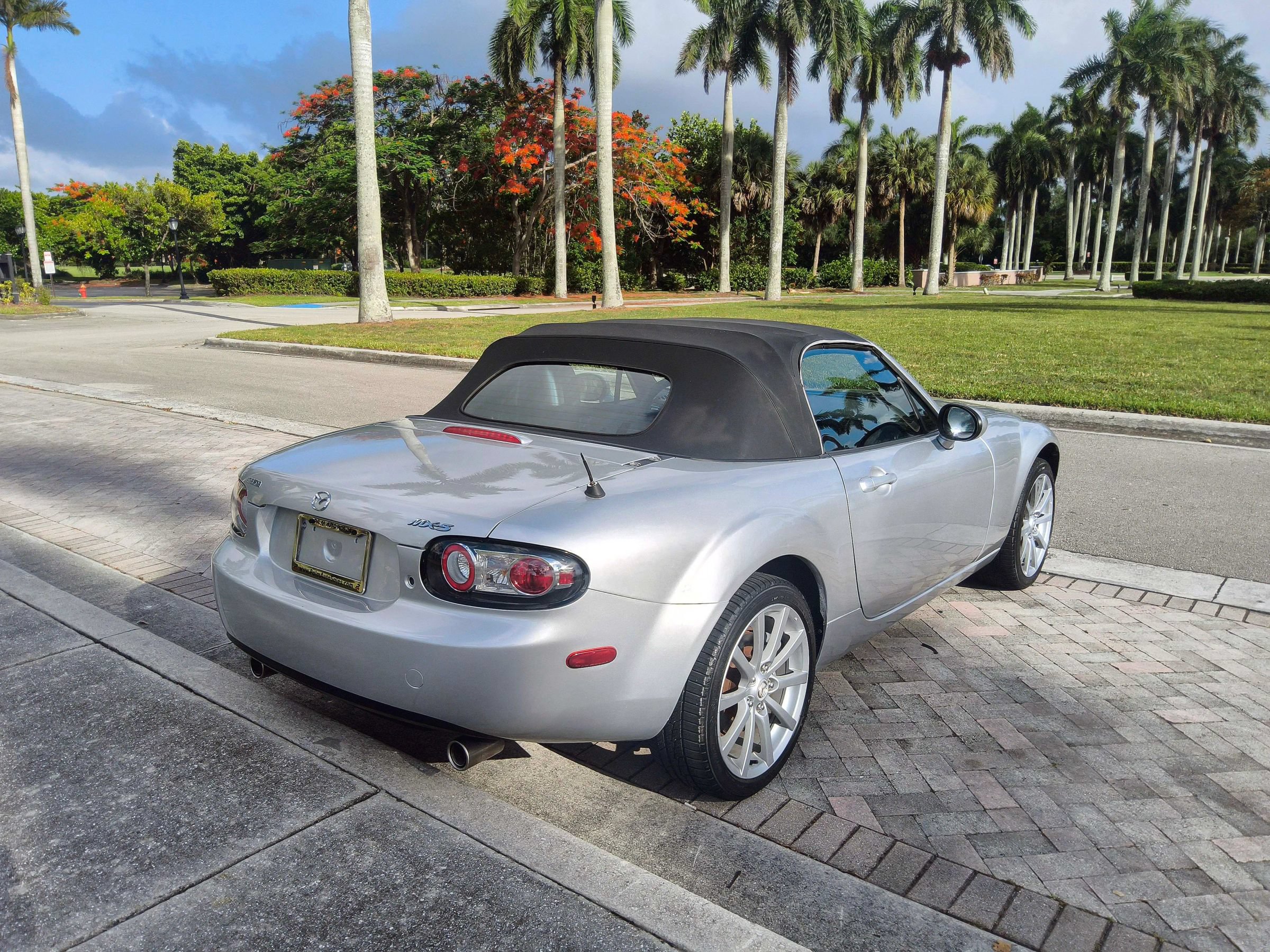 Used 2006 MAZDA MX-5 Miata Grand Touring RWD image 34