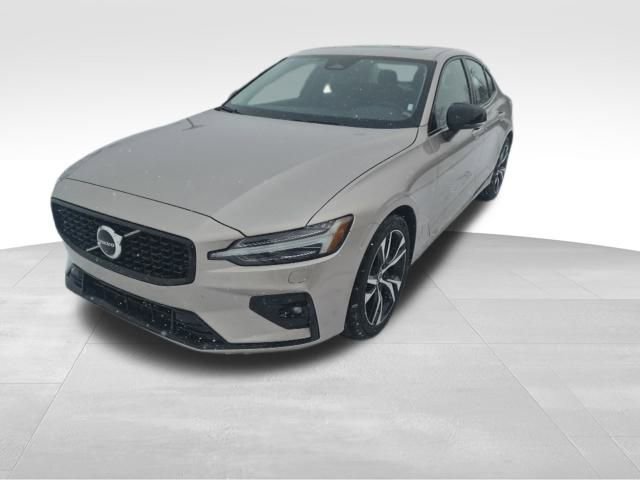 Used 2024 Volvo S60 B5 Core image 1