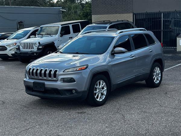 Used 2015 Jeep Cherokee Latitude w/ Cold Weather Group FWD image 1