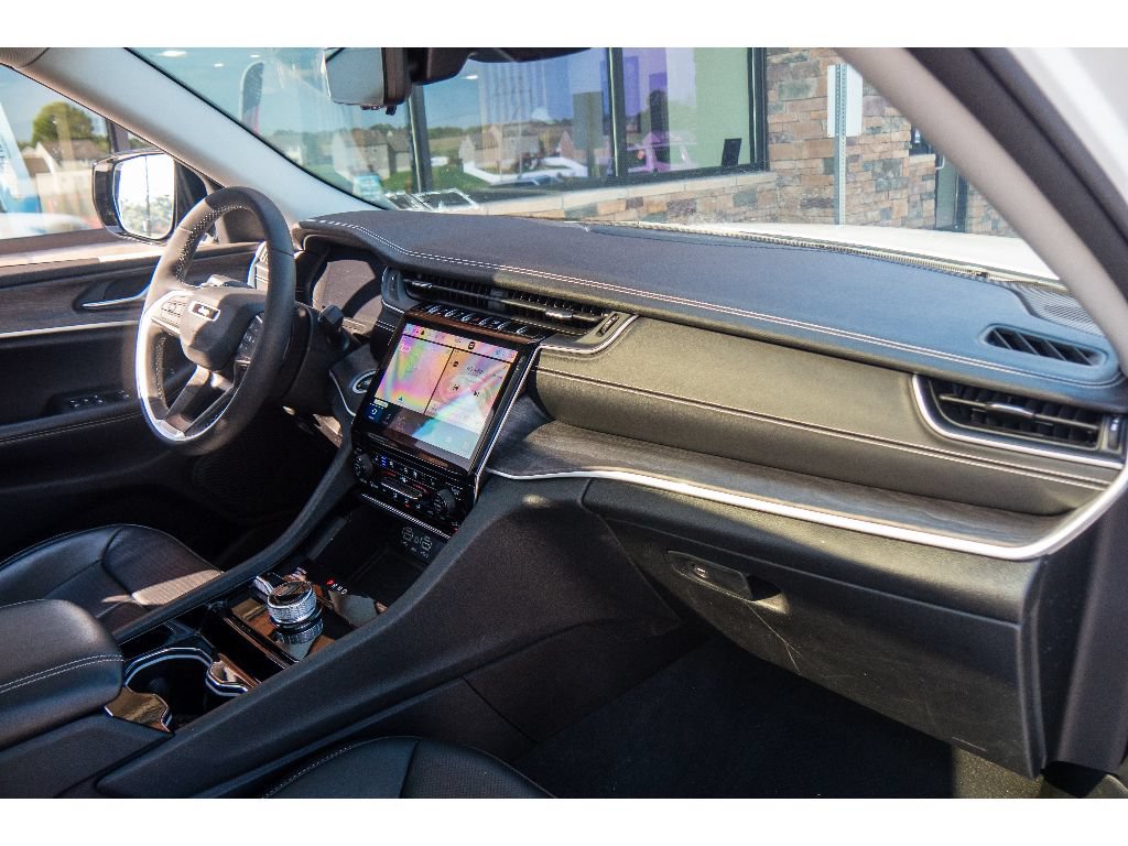 Used 2023 Jeep Grand Cherokee L Limited w/ Luxury Tech Group II AWD/4WD image 15