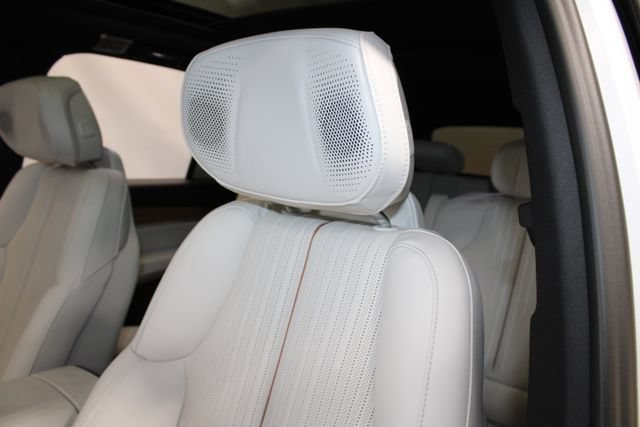 New 2027 Cadillac Vistiq Luxury AWD/4WD image 6