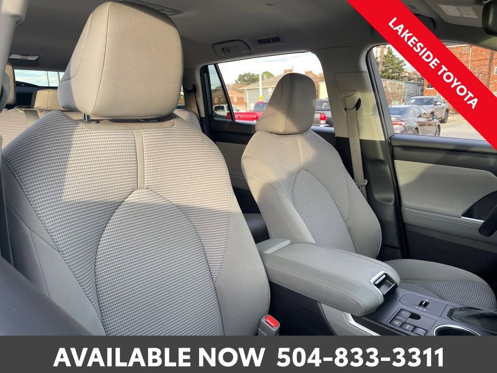 Used 2023 Toyota Highlander LE image 16