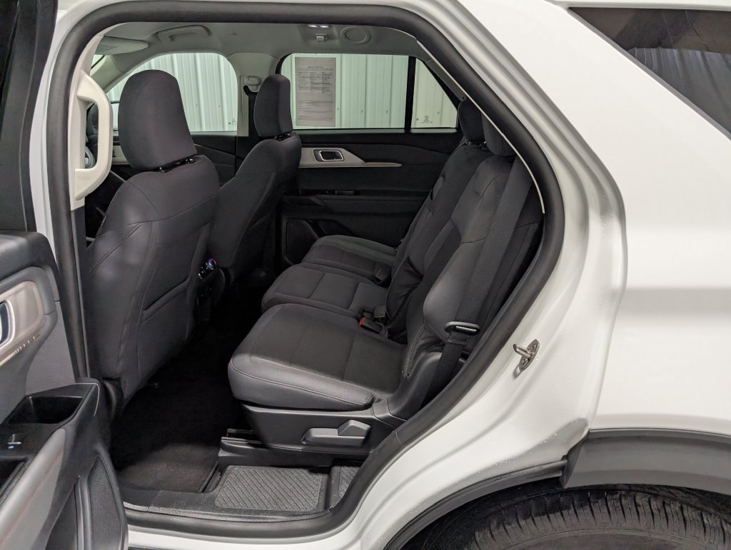 Used 2025 Ford Explorer Active AWD/4WD image 9