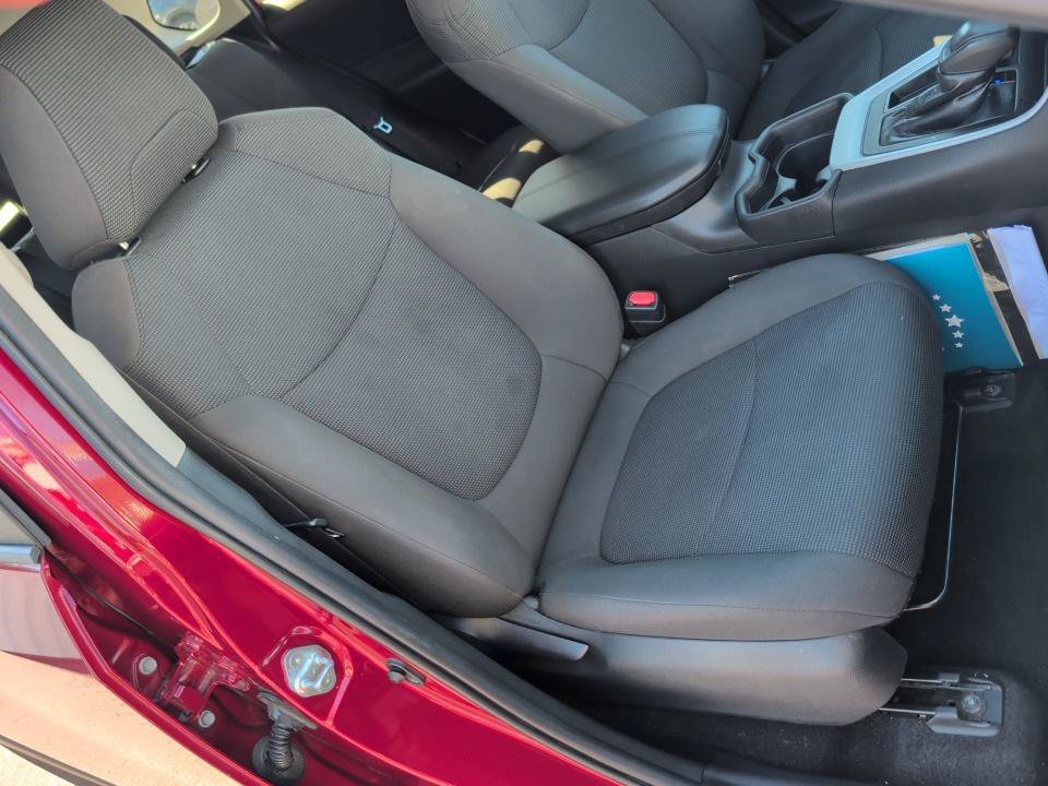 Used 2020 Toyota RAV4 LE FWD image 32
