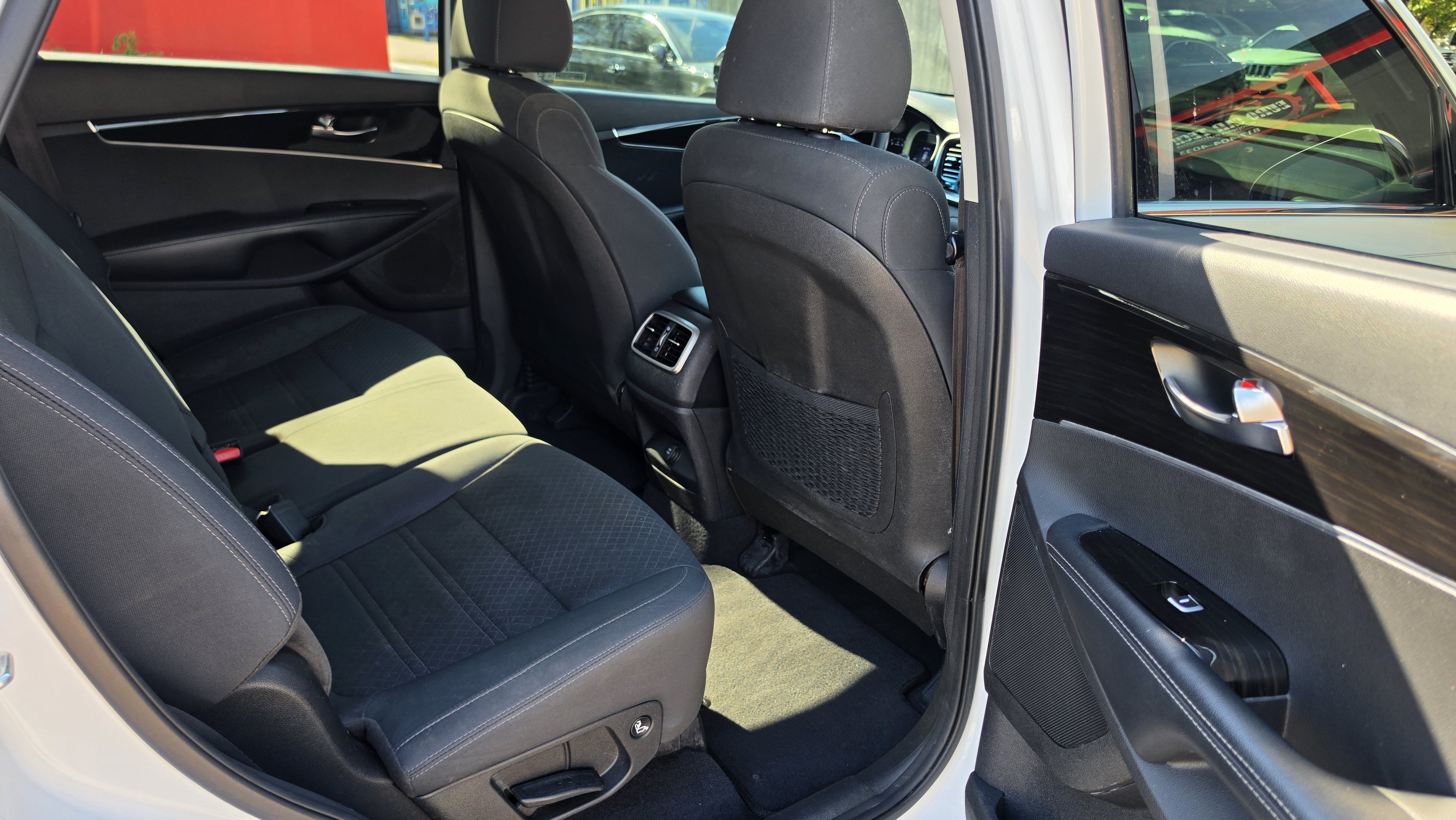 Used 2020 Kia Sorento L FWD image 28