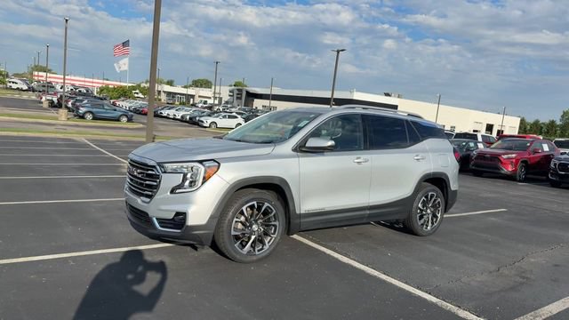 Used 2022 GMC Terrain SLT w/ Infotainment Package II AWD/4WD image 4