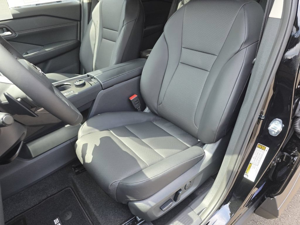 New 2026 Nissan Rogue Dark Armor AWD/4WD image 15