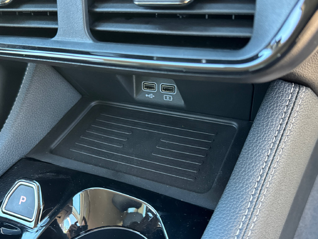 New 2027 VinFast VF 8 Eco AWD/4WD image 15