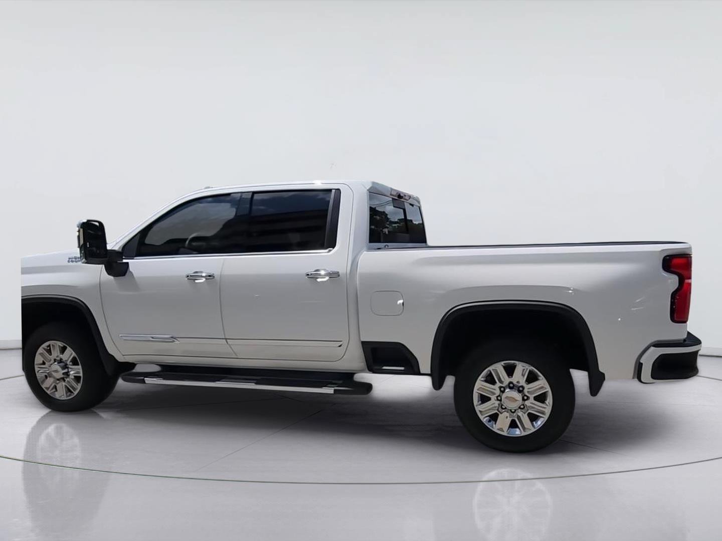 Used 2025 Chevrolet Silverado 2500 High Country w/ Technology Package AWD/4WD image 6