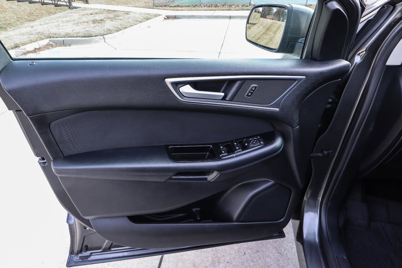 Used 2018 Ford Edge SEL image 30