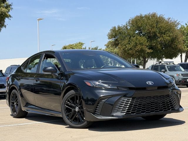 Used 2025 Toyota Camry SE FWD image 2
