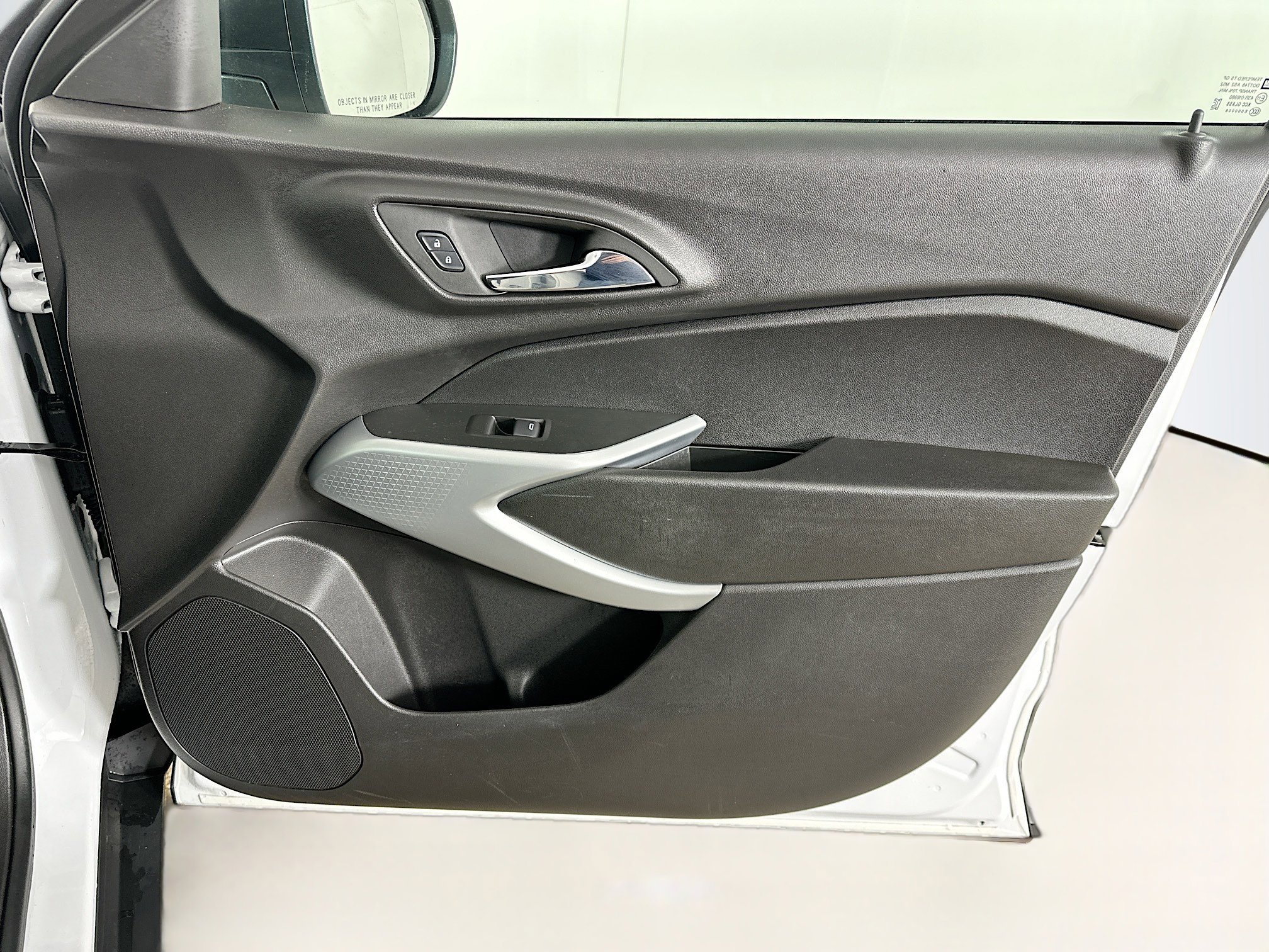 Used 2025 Chevrolet Trax LS image 30