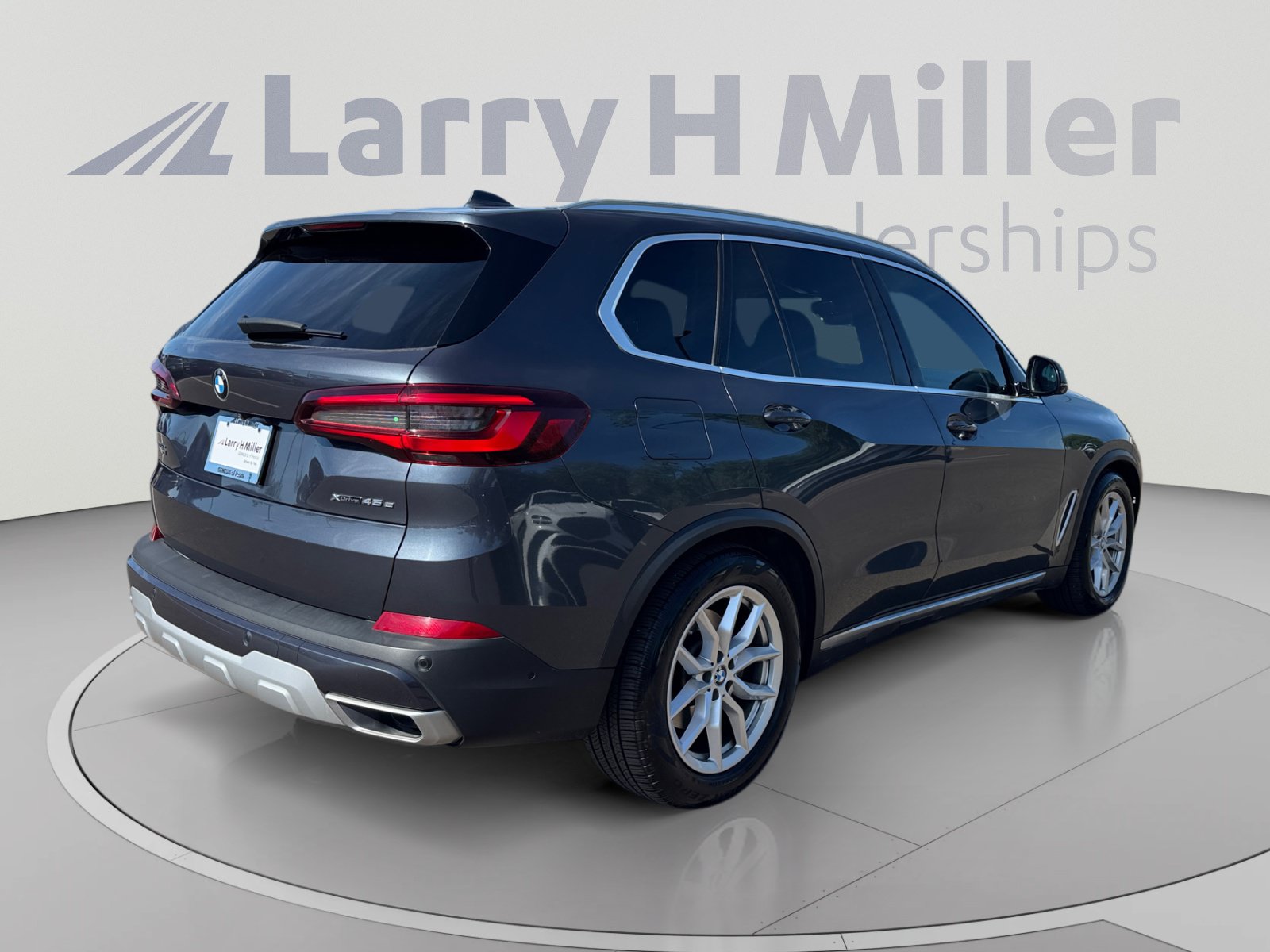 Used 2021 BMW X5 xDrive45e w/ Premium Package AWD/4WD image 5