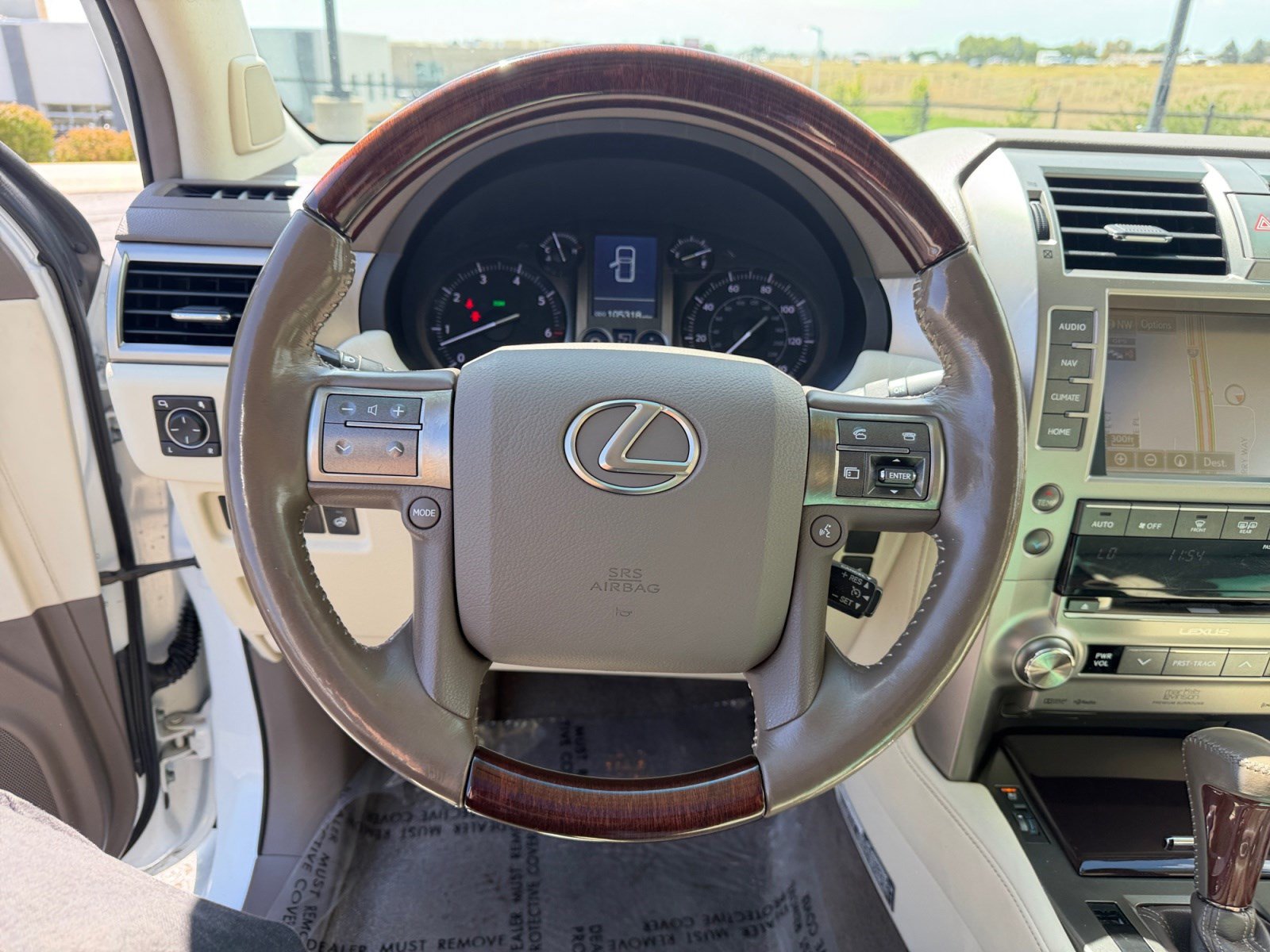 Used 2016 Lexus GX 460 Luxury w/ Preferred Accessory Package AWD/4WD image 9