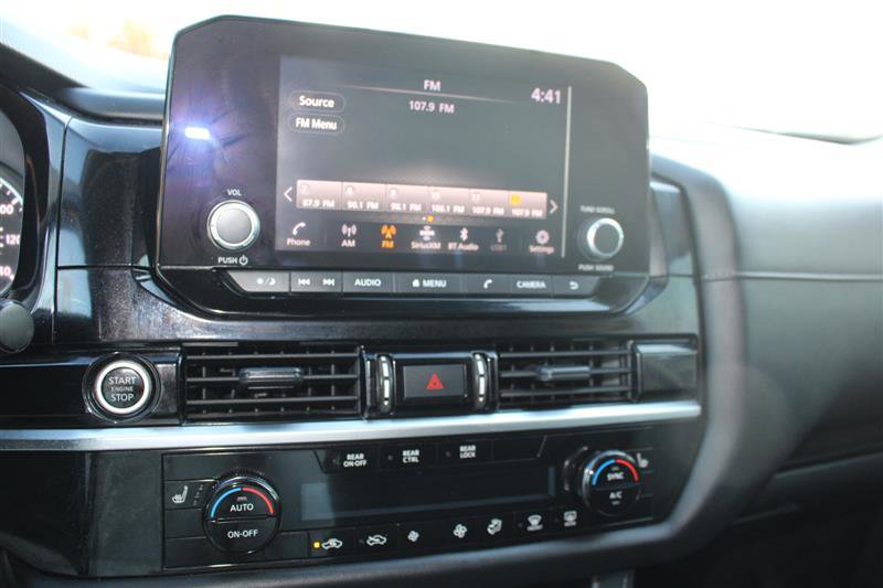 Used 2024 Nissan Pathfinder SV image 16