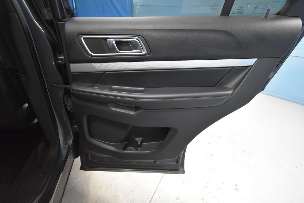 Used 2017 Ford Explorer XLT AWD/4WD image 26