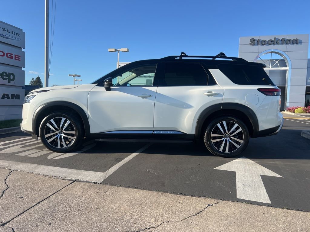 Used 2023 Nissan Pathfinder Platinum w/ Cargo Package AWD/4WD image 16