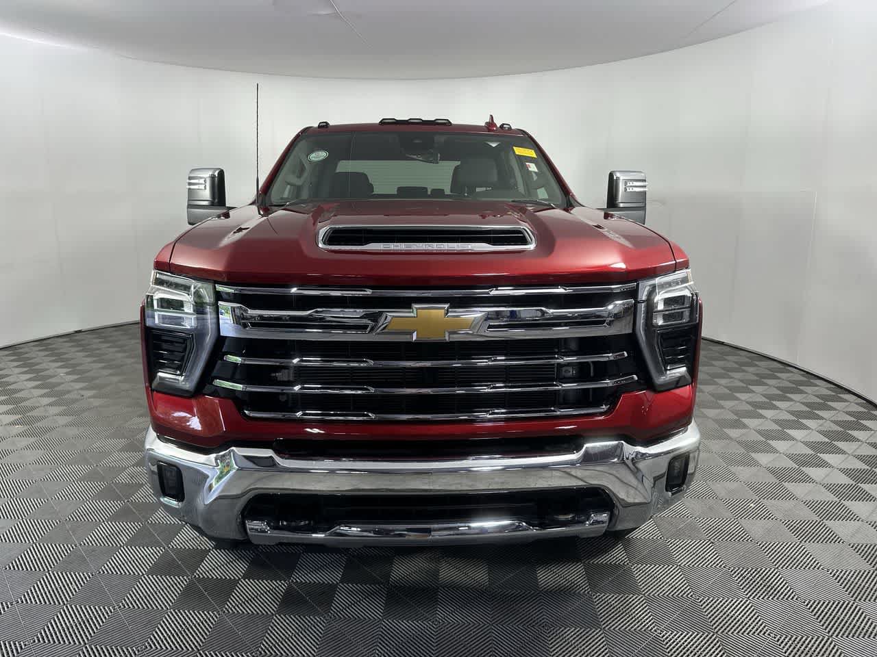 Used 2025 Chevrolet Silverado 3500 LTZ w/ LTZ Convenience Package AWD/4WD image 3