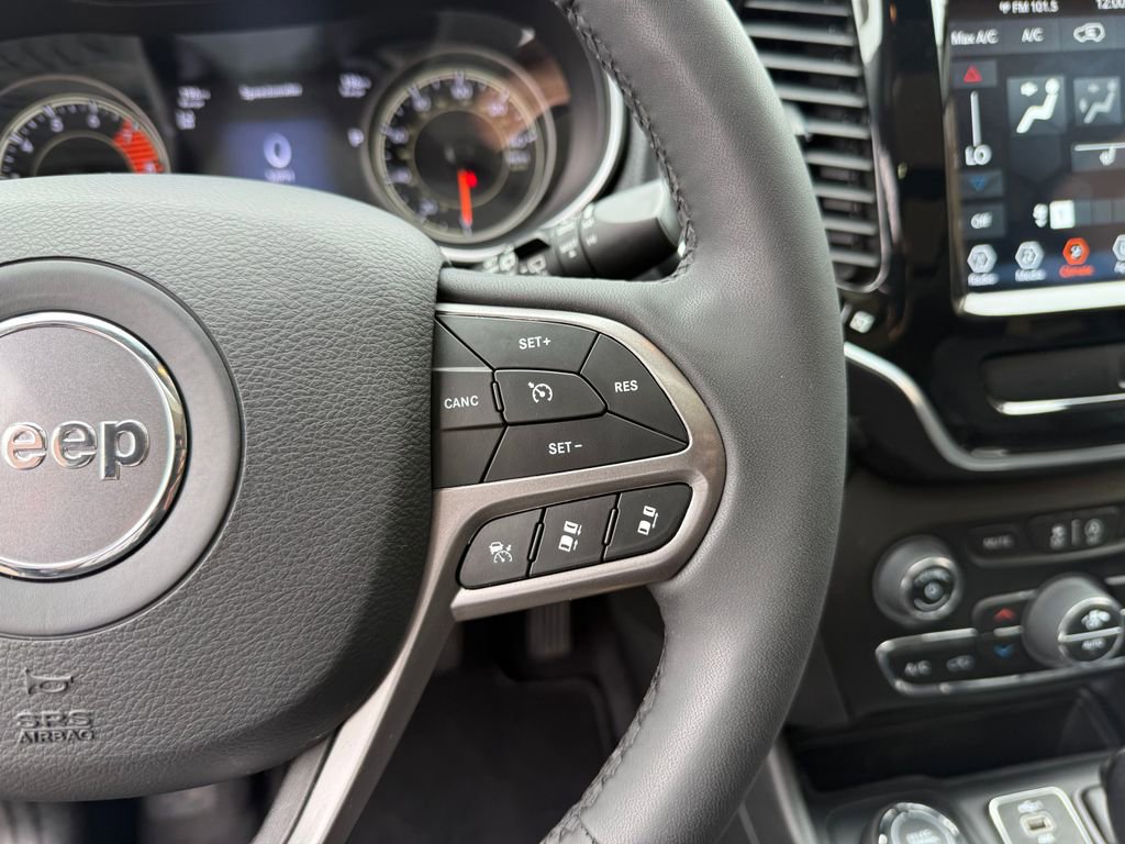 Used 2022 Jeep Cherokee Limited image 25