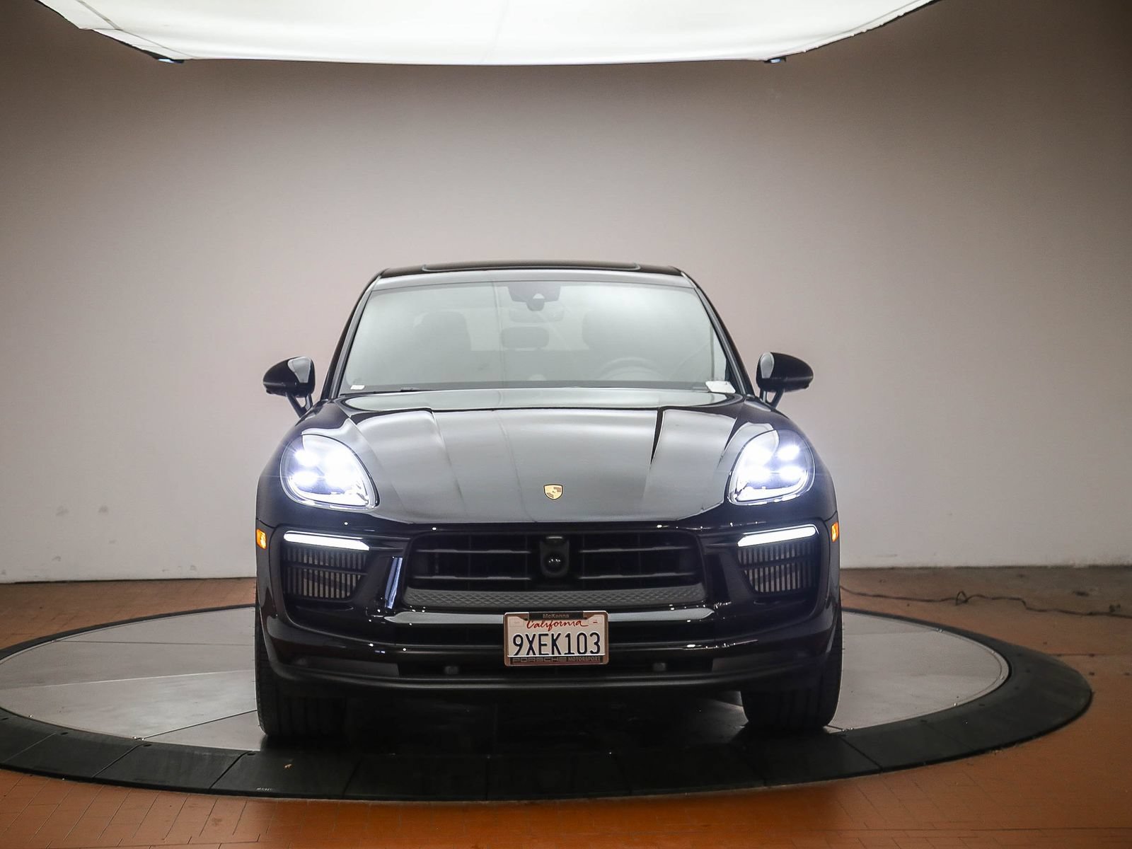 Certified 2025 Porsche Macan S AWD/4WD image 9