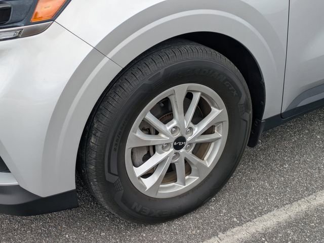 Used 2023 Kia Carnival LX image 6