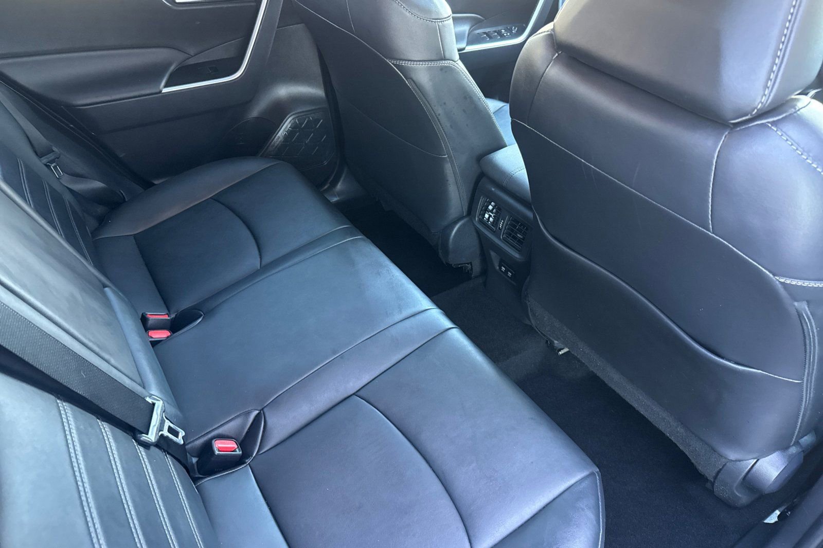 Used 2021 Toyota RAV4 XLE Premium w/ Carpet Mat Package (TMS) image 16