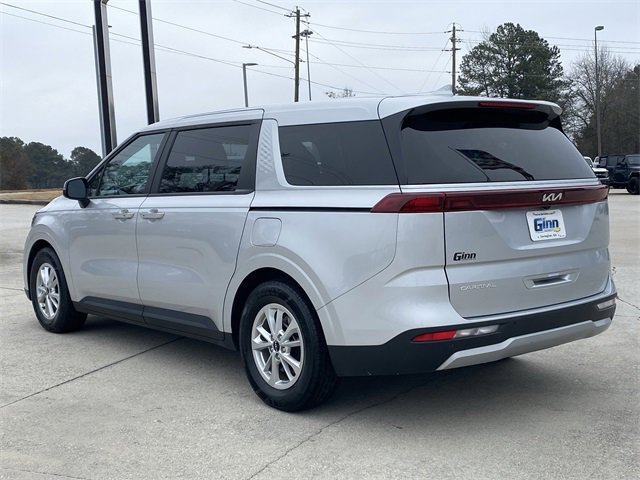 Used 2023 Kia Carnival LX image 4