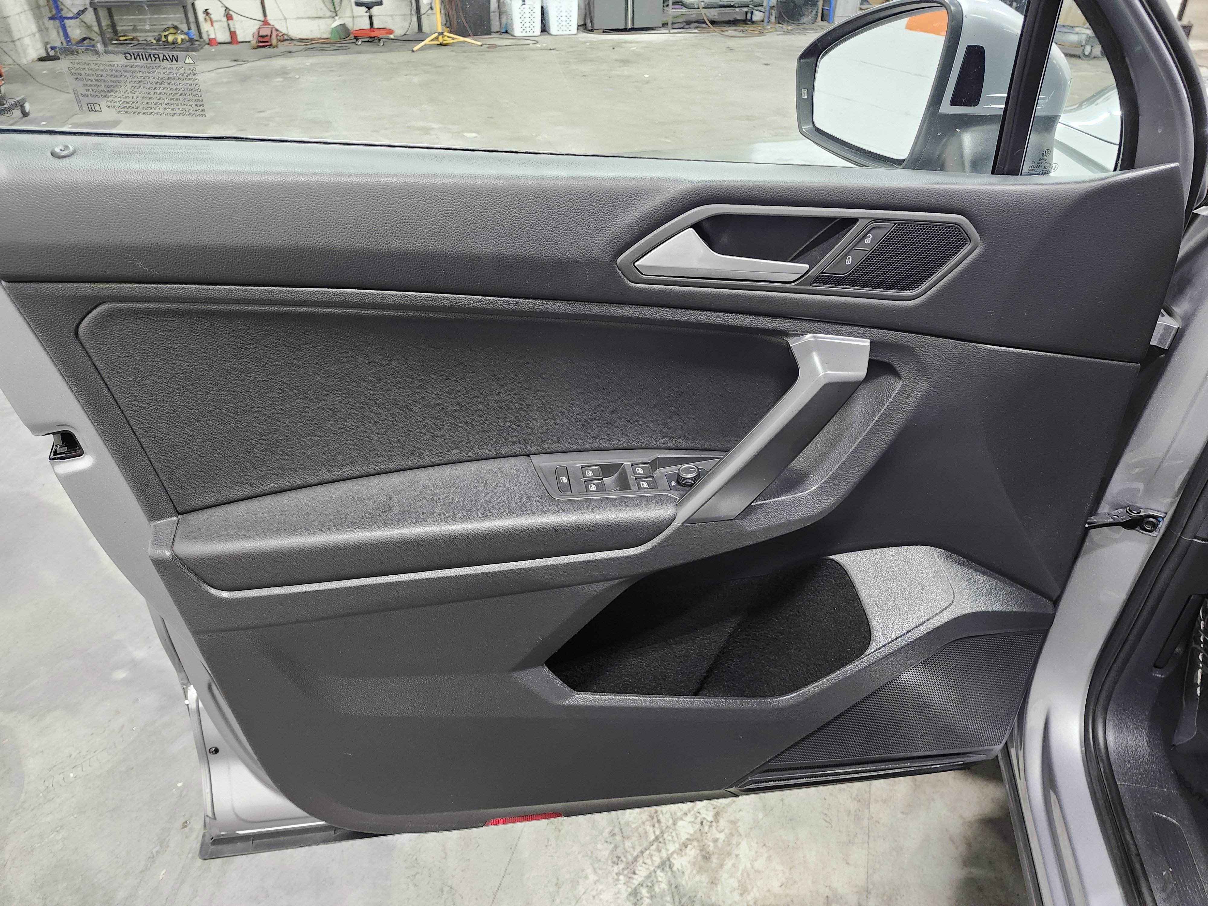 Used 2021 Volkswagen Tiguan SE FWD image 25