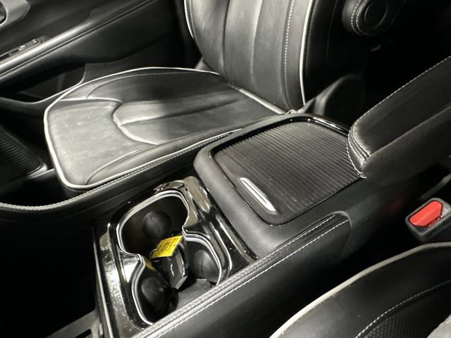 Used 2025 Chrysler Pacifica Limited image 27
