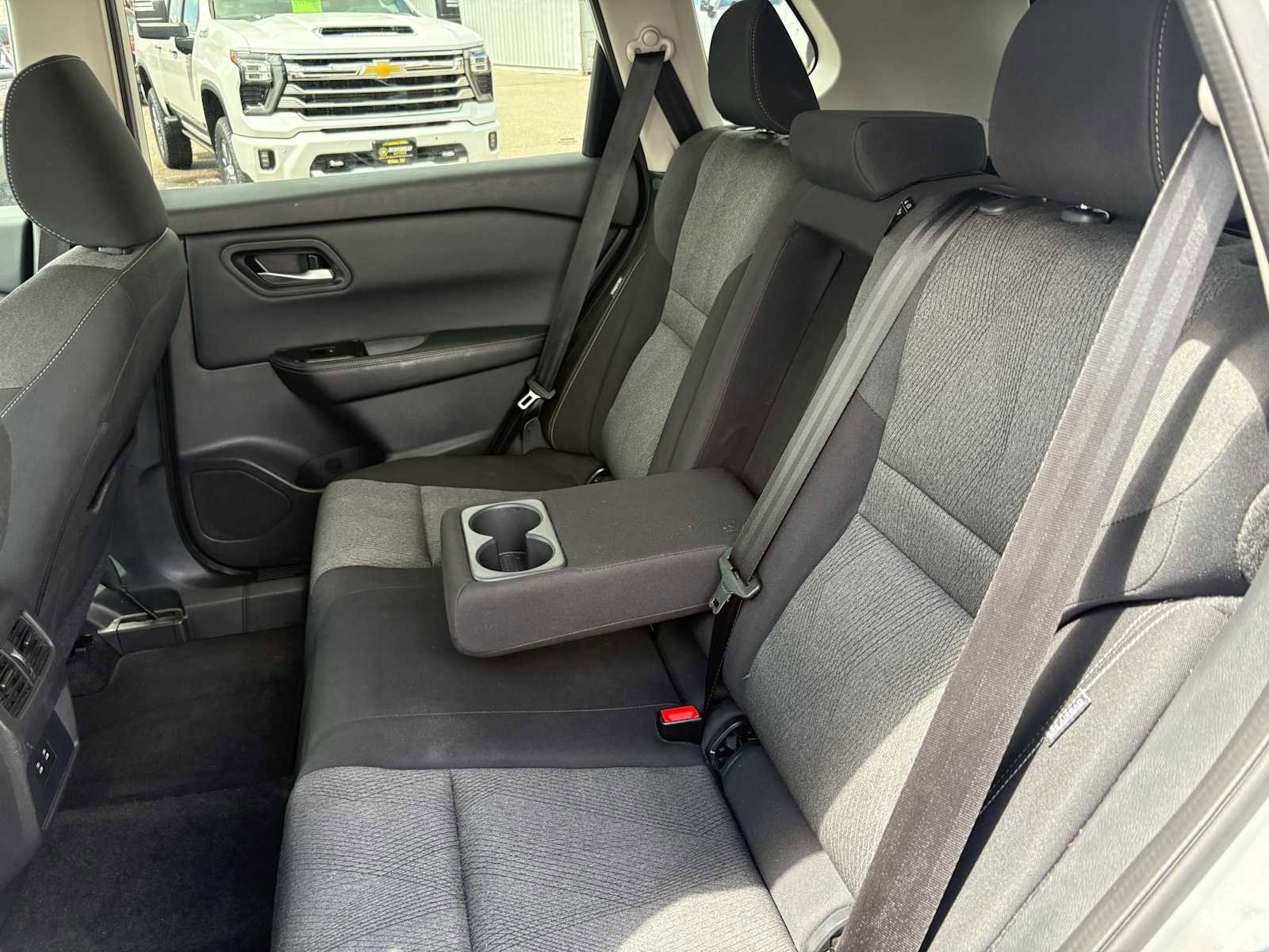 Used 2025 Nissan Rogue SV AWD/4WD image 28