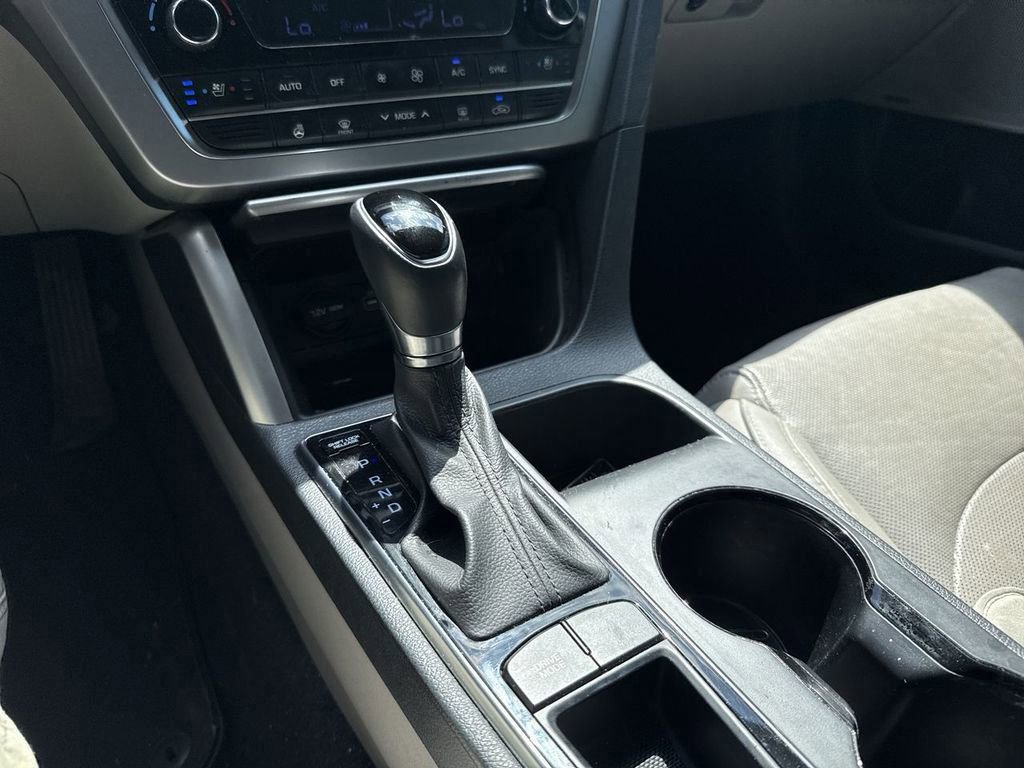 Used 2016 Hyundai Sonata Limited w/ Option Group 04 FWD image 26