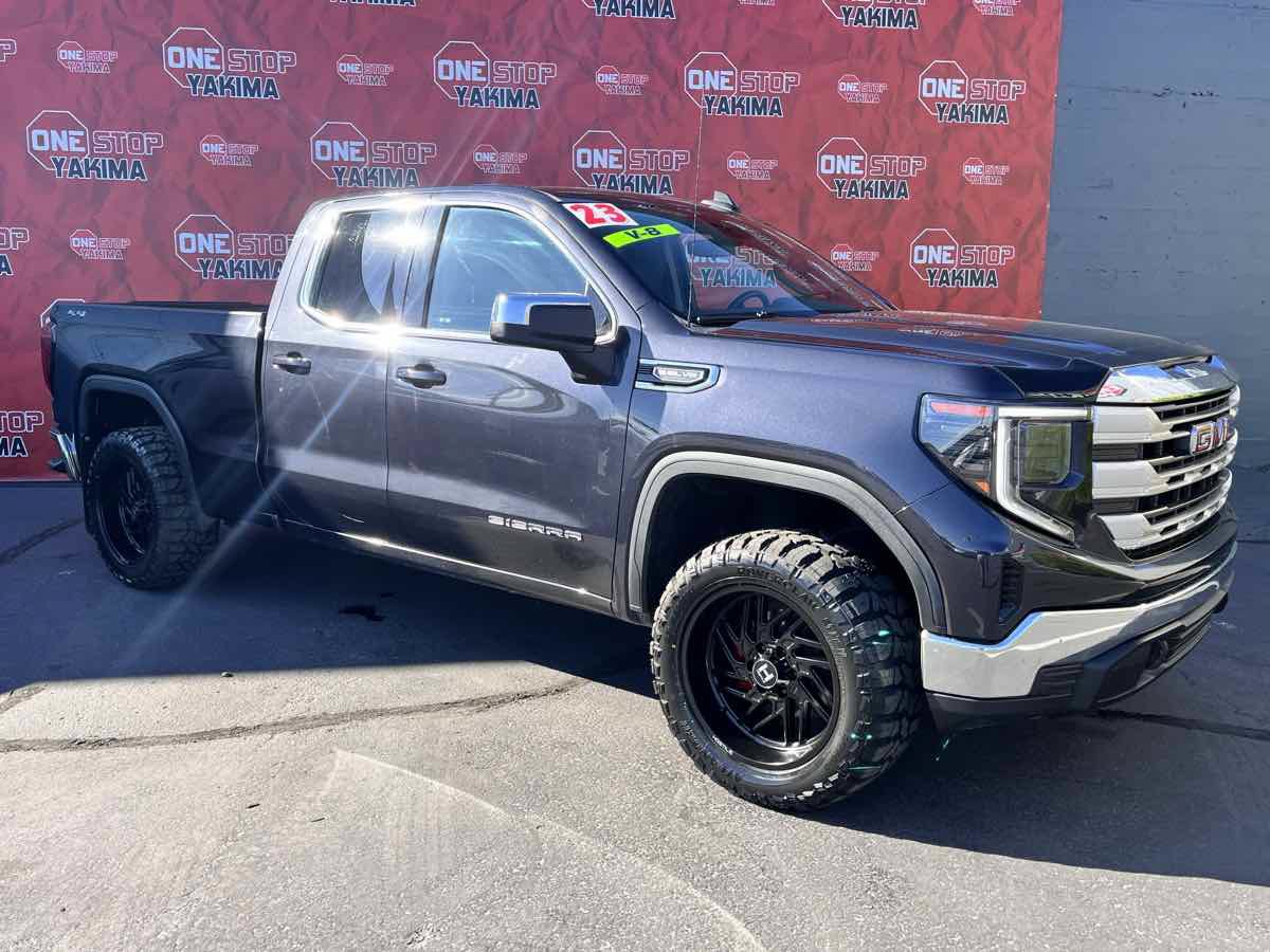 Used 2023 GMC Sierra 1500 SLE w/ Enhanced Capability Package AWD/4WD image 3