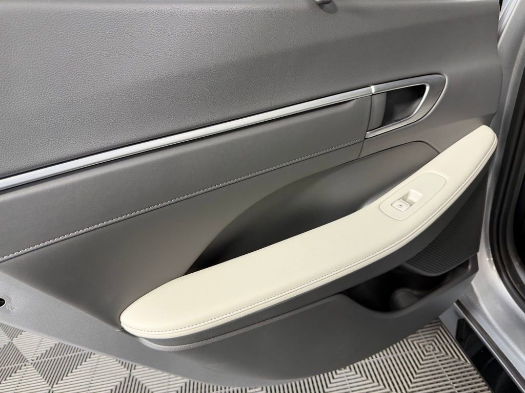 Used 2025 Hyundai Sonata Limited image 28
