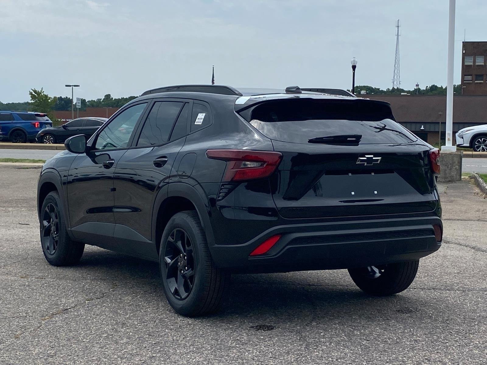 New 2026 Chevrolet Trax LT w/ Midnight Edition FWD image 4
